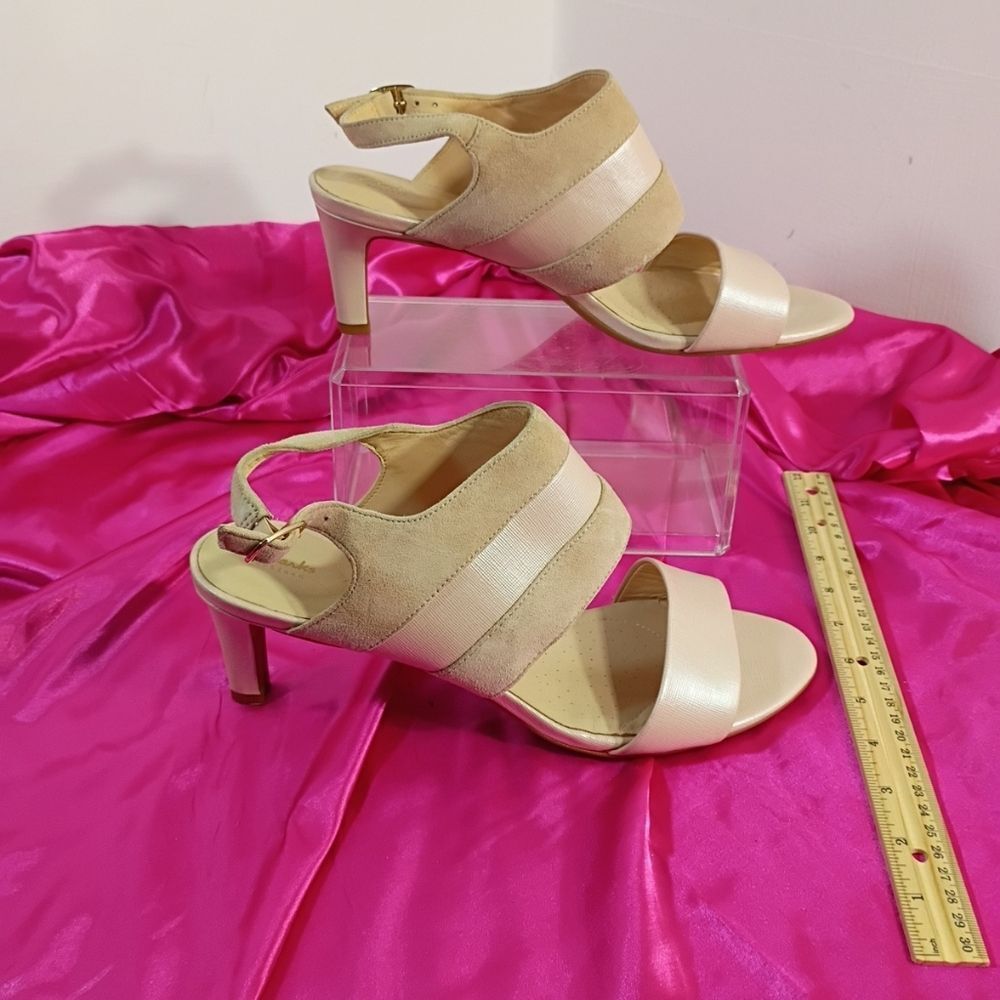 Clarks Women's SZ 12M LAURETI JOY Cream Suede Heeled Sandals Shoes. - Picture 4 of 9
